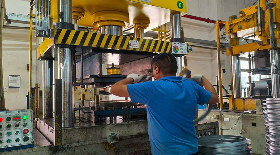 金環(huán)電器的滾筒干衣機(jī)如何適應(yīng)游艇、輪船等特殊海洋環(huán)境，確保高安全性和穩(wěn)定性？