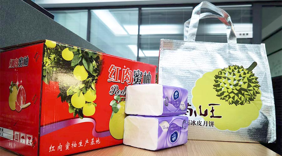 迎中秋 送關(guān)懷！金環(huán)電器給員工們派發(fā)中秋禮包