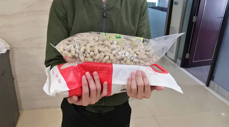 新春關(guān)懷 禮滿情暖！金環(huán)電器給員工發(fā)年貨